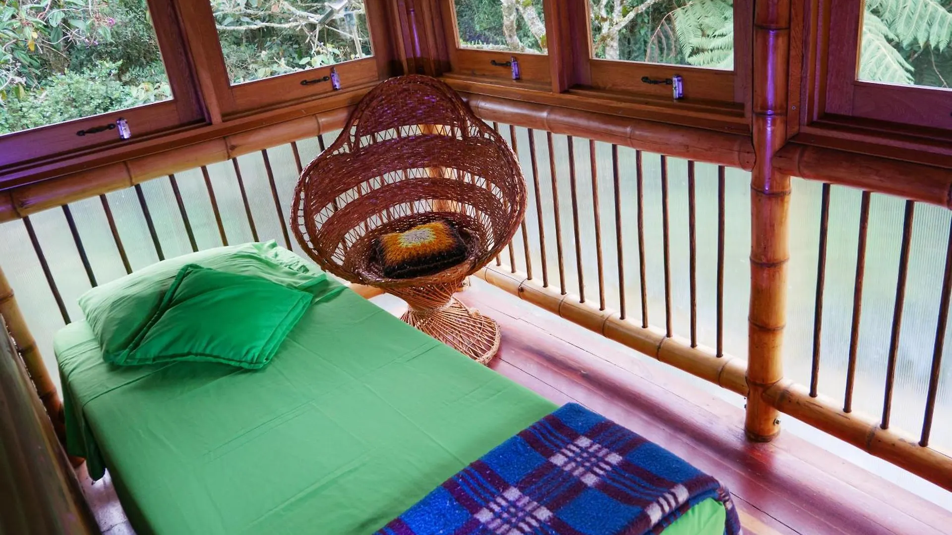 Habitacion En Hospedaje Campestre Compartido Tipo Hostal En Santa Elena Cerca A Medellin Y Aeropuerto Jmc - Cabana Aru Colombia